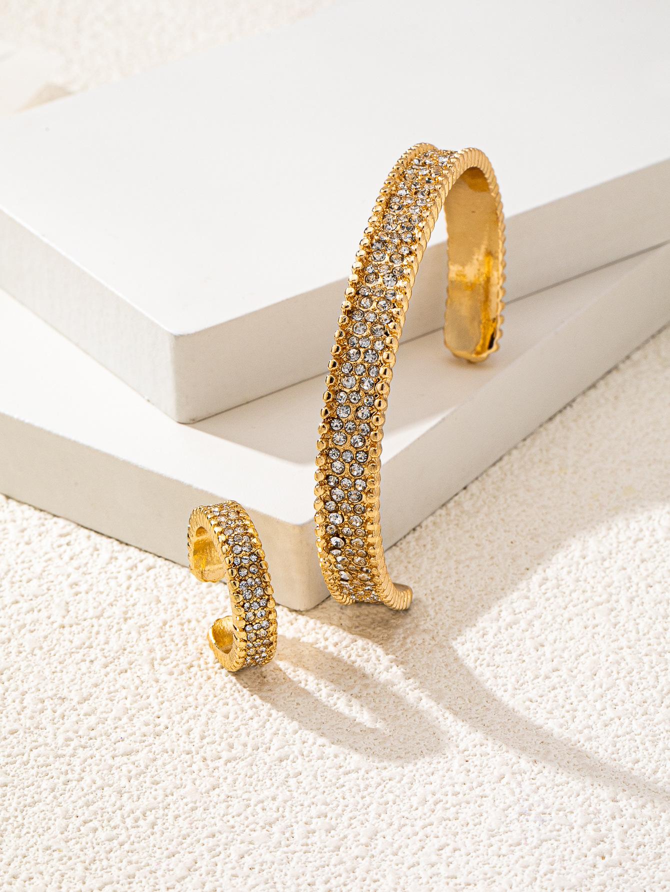 A Set Of Fashion Trend Handmade Inlaid With Diamonds Zircon C Bracelet Ring Light Luxury High-End Bracelet Cover золотой