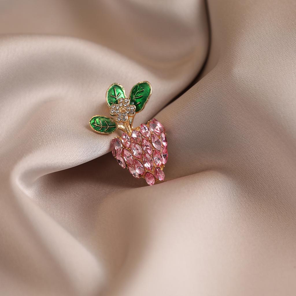 Cute Pink Carrot Anti-light Brooch, High-end Female Personality, Suit Accessories Pin