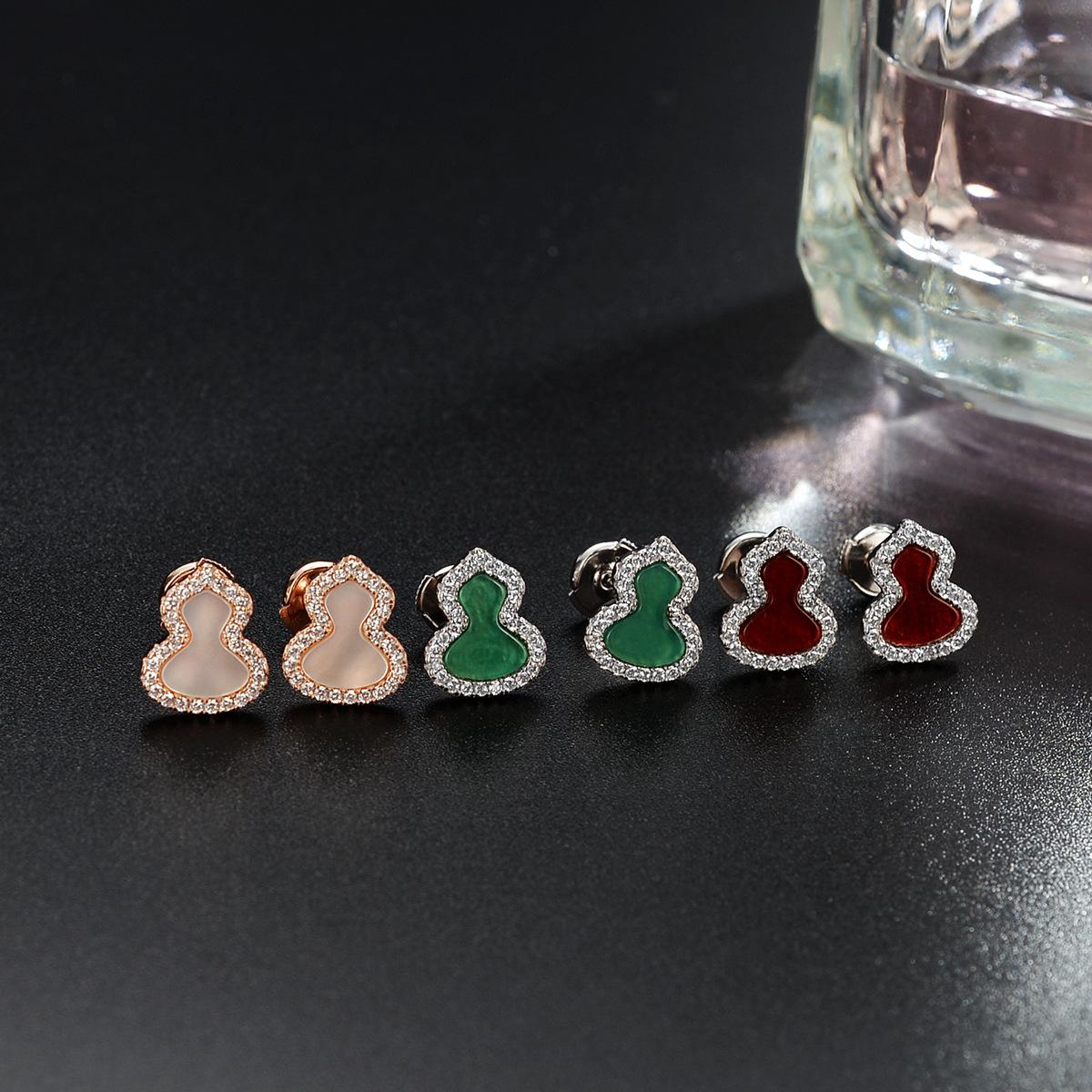 

White Shell Gourd Earrings Lesbian Seiko Red Agate Micro-insert Earrings