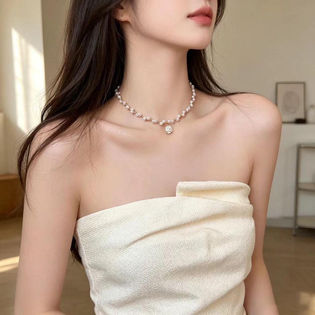 French Camellia Pearl Pendant Necklace: Elegant Clavicle Chain for Women