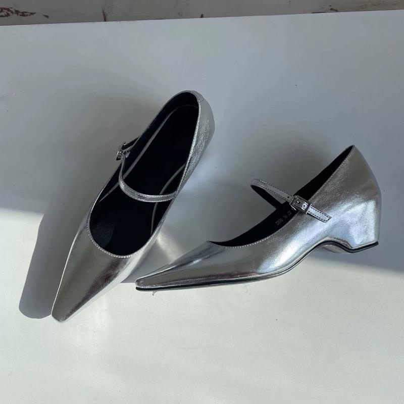 

Sheepskin version one-word buckle with thick heel inner height increase Mary Jane women s shoes pointed single shoes light mouth commuter high heels 40