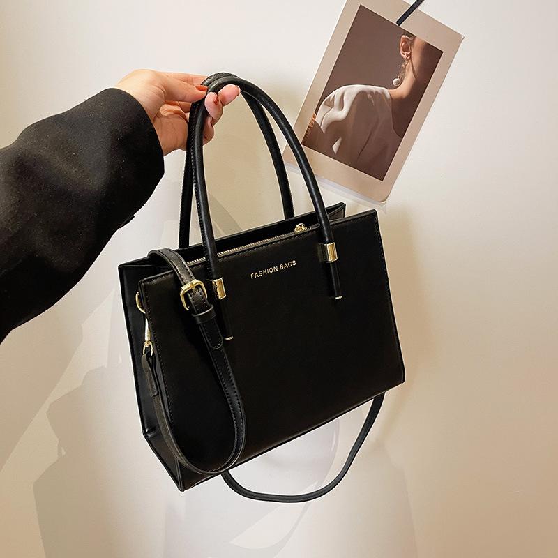 Red bridal wedding bag women's 2026 new feeling handbag women's wedding large-capacity wedding bag mother bag