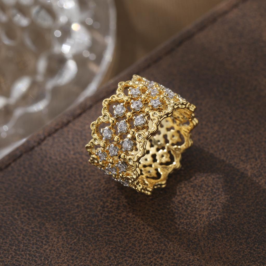 Luxurious Hollow Wide-Face Artificial Zirconia Embedded Elegant Women's Ring Copper Material