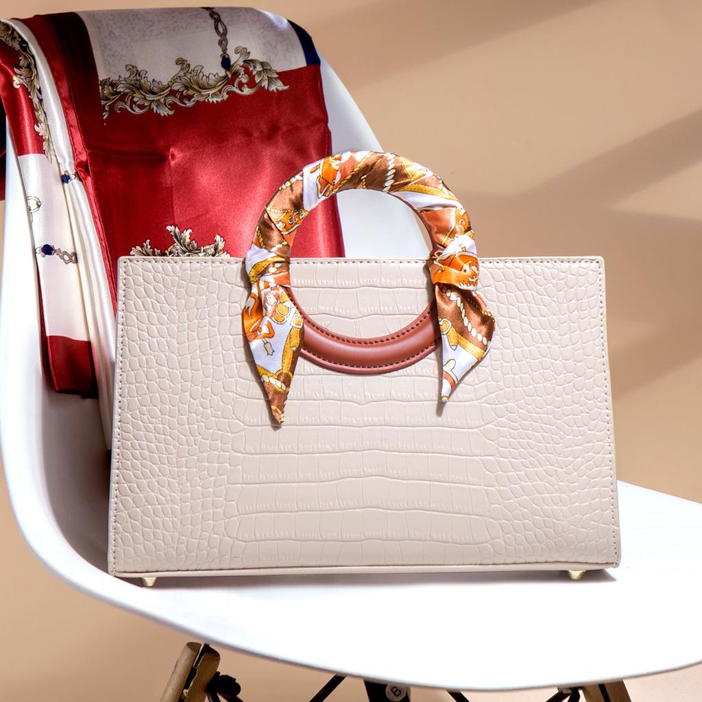Unique red wedding bag for women 2024 new model, high-end crossbody large-capacity bridal bag, handbag for weddings
