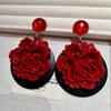 Eleganti Orecchini Peonia Rossa - alla Moda Stile Hong Kong con Petali Rossi in Legno Esagerati