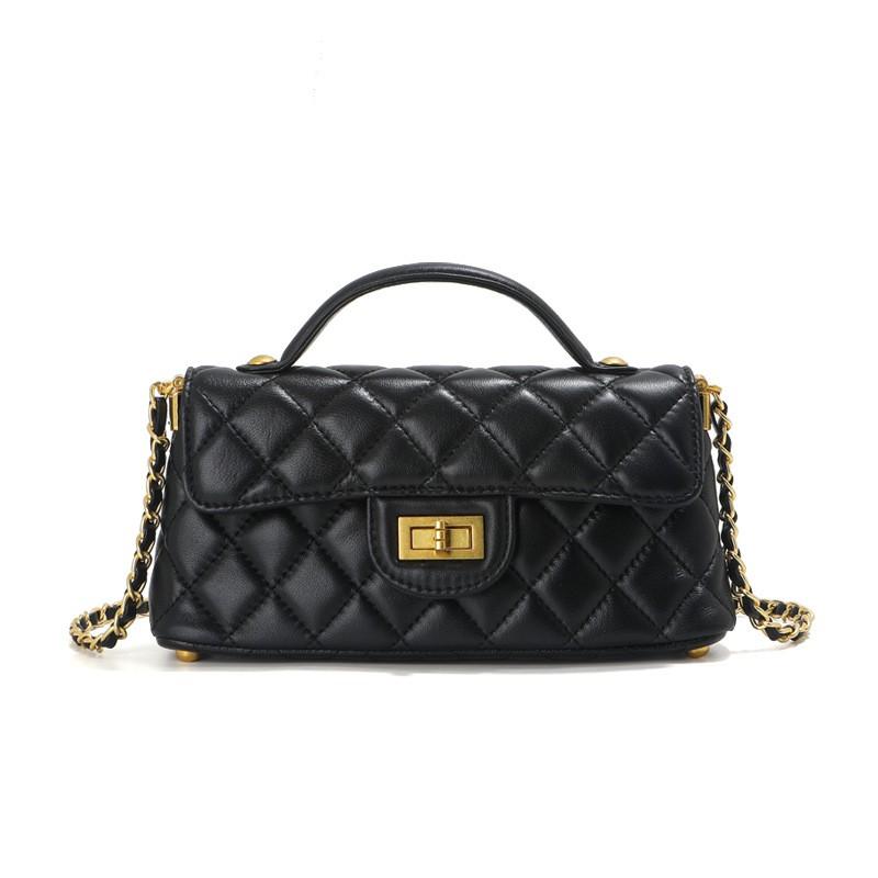 Borsa a tracolla quadrata piccola da donna in pelle con tracolla a catena, design trapuntato, stile minimalista urbano, per l'uso quotidiano