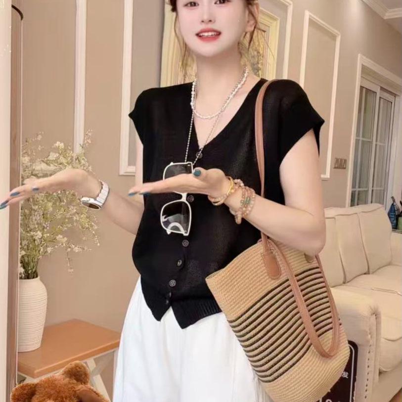 2026 Summer Women's Simple Solid Color Knit Top - Short-Sleeved, Single-Breasted, Round Neck, Age-Reducing Design