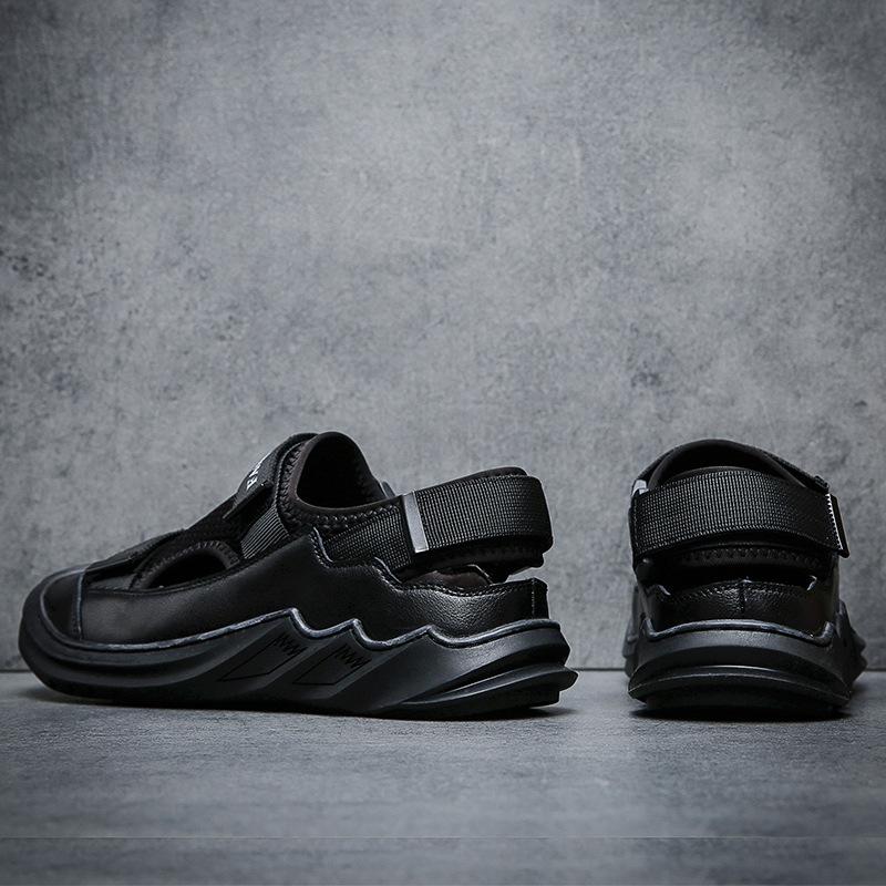 Herren Sandalen weiche Sohle Sommer neu Vietnamesische Römische Freizeit-Strandschuhe Netzlochschuhe atmungsaktive Zehenkappe Lederschuhe