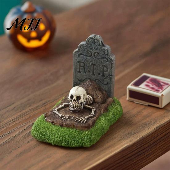 Halloween Graveyard Signs Tombstones Yard Signs, Realistic Outdoor Bonsai Scene Layout Lawn Decorations for Horror Party Garden Cracked Skull Decor