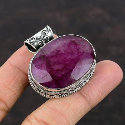 Ciondolo sfaccettato con rubino del Kashmir Ciondolo con vera pietra preziosa Ciondolo in argento sterling 925 Ciondolo vintage fatto a mano Gioielli con rubino ovale Regalo di anniversario