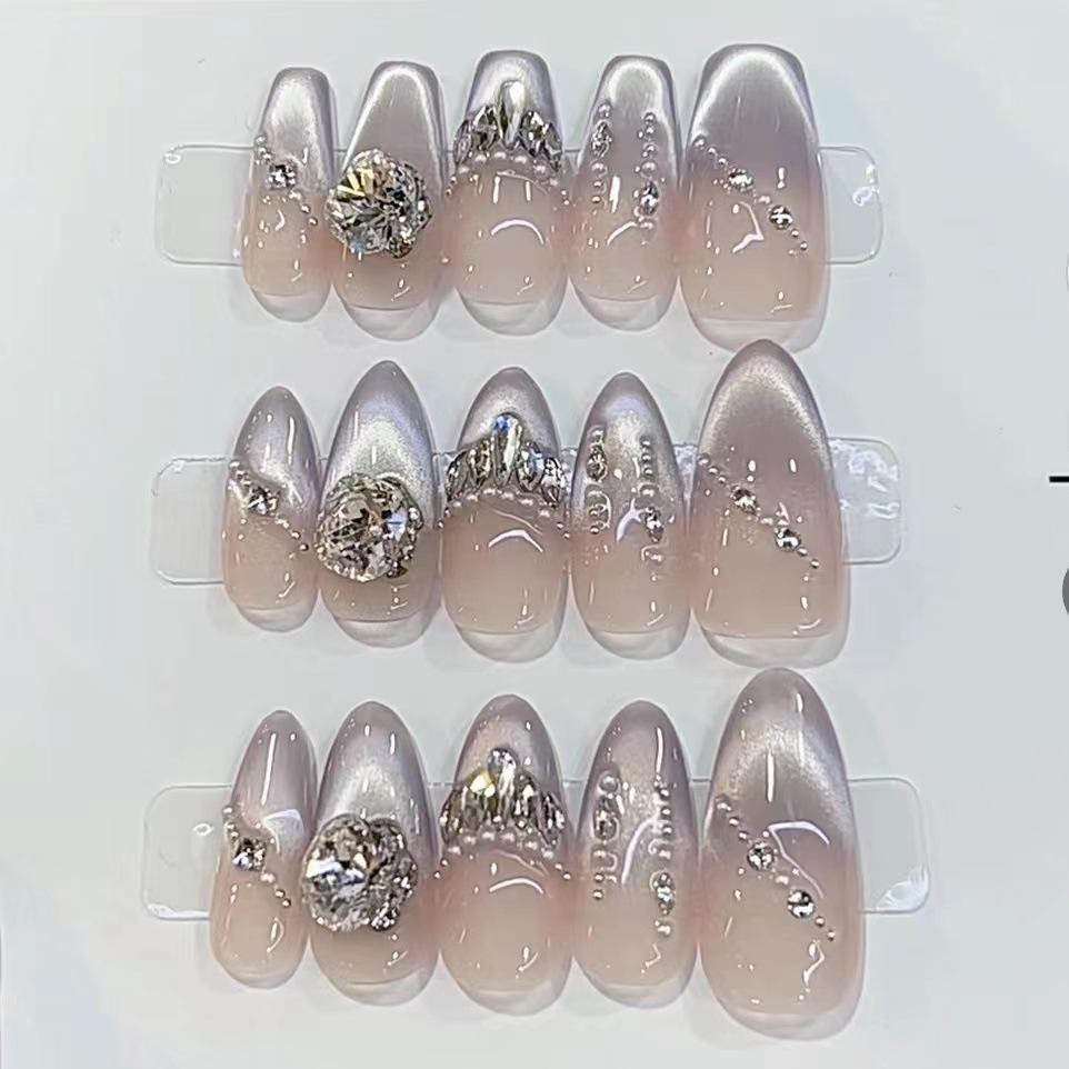 Manichiură Fototerapie Pură Lucrată Manual Gri-albăstrui Diamante Mărunțite. Plasturele reutilizabil finit poate fi îndepărtat