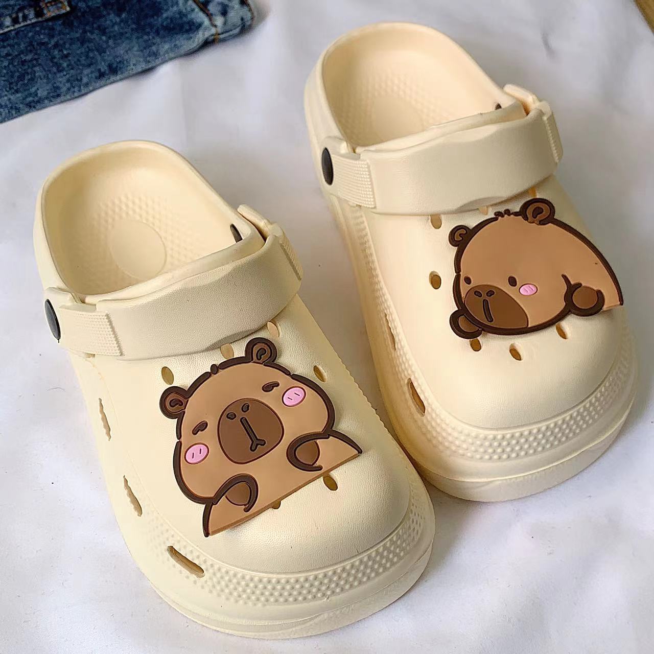 

Новые облачные и EVA дырочные туфли женские капибара медведь девушка студентка ветер толстая подошва летние сандалии 40-41