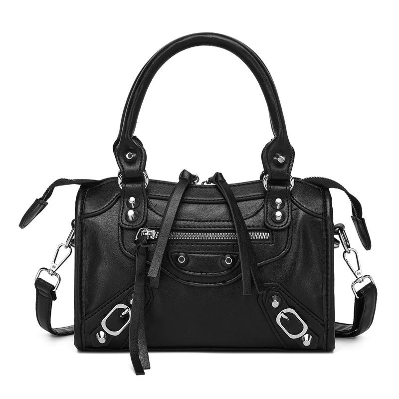 

Модная женская сумка через плечо чёрный