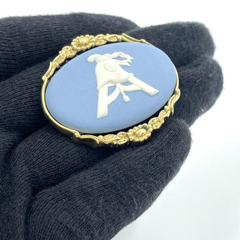 Použitá brož Wedgwood modrá/zlatá pozlacená dámská