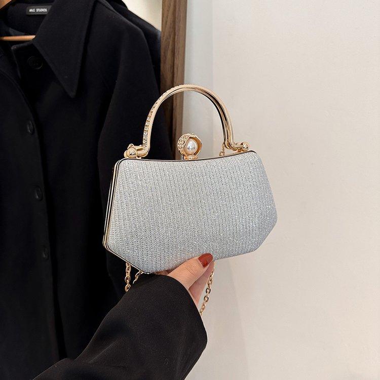 

This year s popular niche bag women s bag one-shoulder European and American fashion rhinestone retro ins foreign style hand-held crossbody dinner 0 срібний