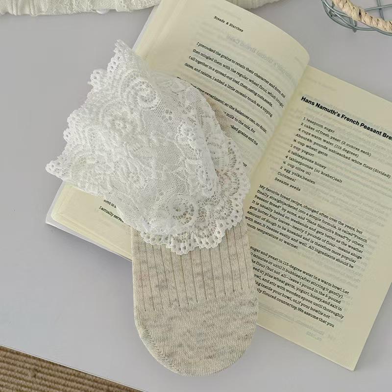 Chic French Lace Trim Socks: Sweet Miu-Style Ankle Socks for Spring & Summer