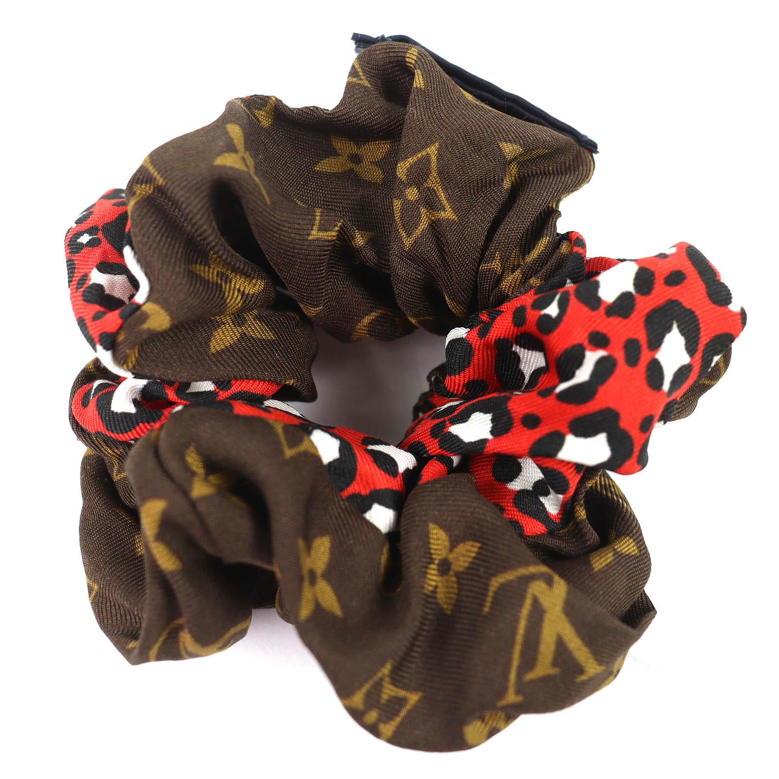 

Отличный LOUIS VUITTON Chou Chou Будьте внимательны Монограмма Леопардовый узор M77011 Б/у