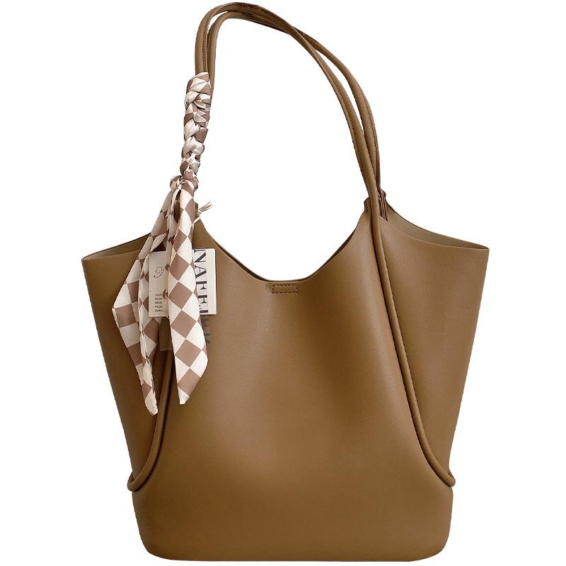 Tote bag spring and summer 2025 new fashion armpit bag women's bag niche high-end soft leather shoulder commuter bag