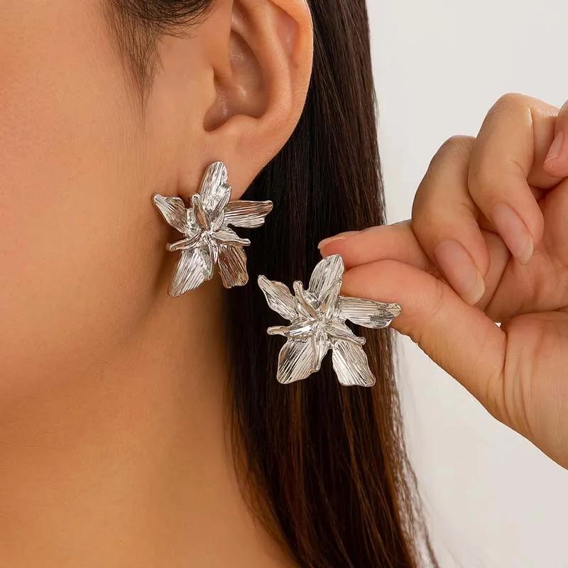 New Vintage Metal Gold Color Flower Big Earrings For Women Fashion Geometric Floral Drop Earrings Statement Zircon Party Gifts
