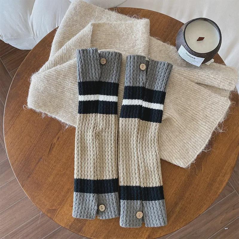 "Women's Japanese Style Striped Button Long Socks - Autumn/Winter Outdoor Warmth"