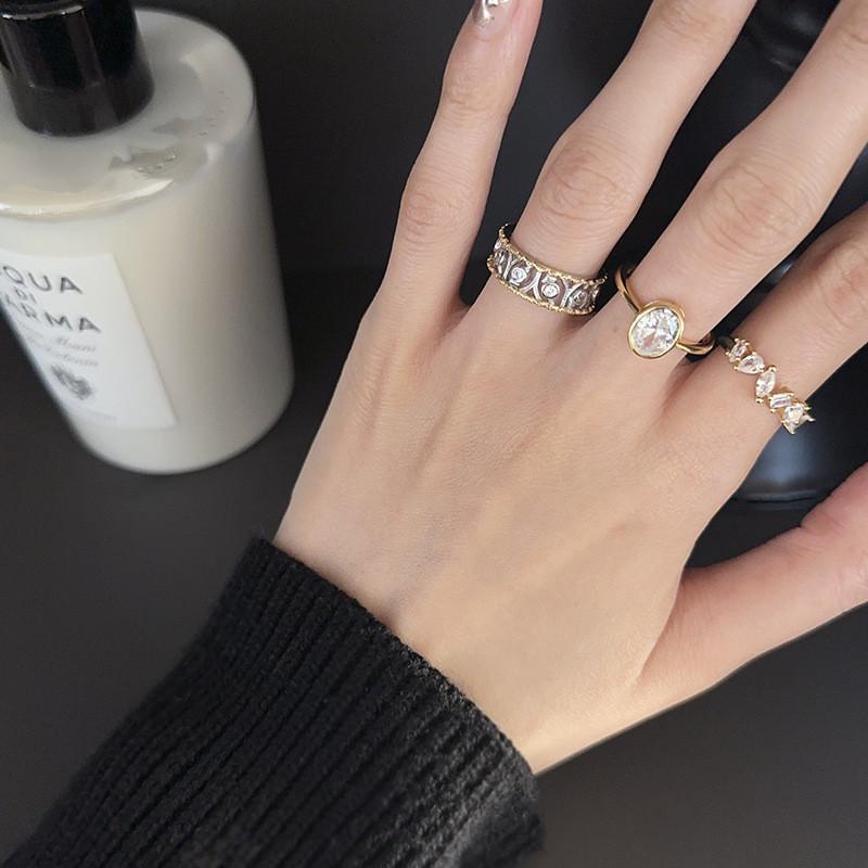 Fashionable Minimalist Geometric Design Adjustable Copper Ring For Women With Sparkling Diamonds