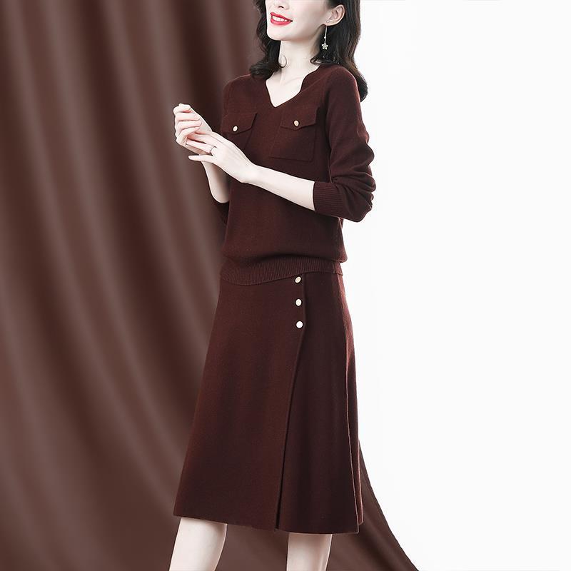 Korean Style 2025 Temperament Knit Set: Slimming Two-Piece Autumn Fashion for Women.