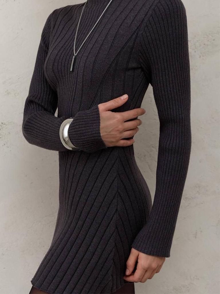 Strickkleid mit hohem Kragen und langen Ärmeln - Frühling 2025 Europäisch & Amerikanisch Verspielte A-Linie Kurzer Rock