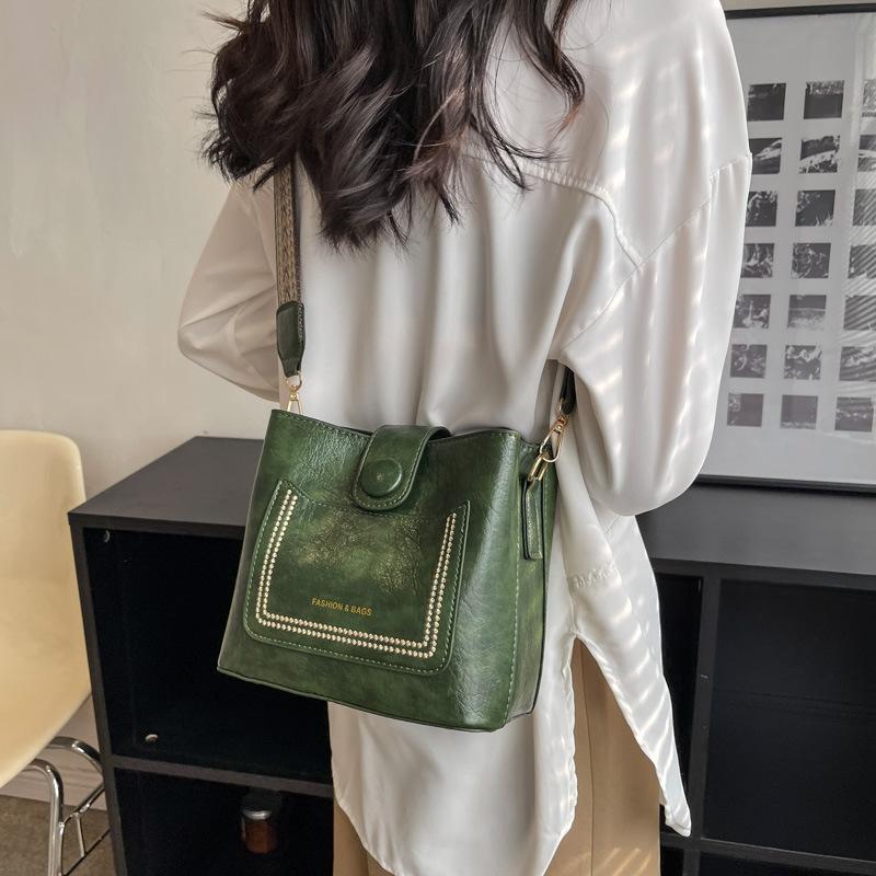 Mote Bøtte med stor kapasitet Crossbody-vesker for kvinner Nye uformelle bærbare skuldervesker Mote-håndvesker for damer