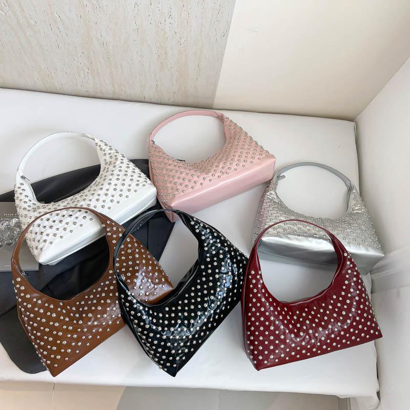 2025 Summer Luxury Vintage Underarm Bags Pu Leather Rivet Shoulder Bags Large Capacity Commuter Travel Shoulder Bag