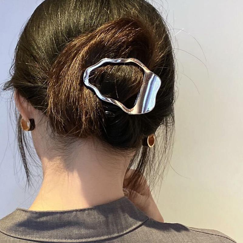 Vintage Hollow Geometric Hair Clips Metal Hair Claw Barrettes Hairpin Ponytail Claw Clip Women Hair Accessories Gifts