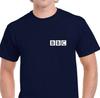 BBC Weißes Logo BRITISCH LUSTIGes Shirt RETRO LUSTIGe NACHRICHTEN Dunkelblaues Baumwoll-T-Shirt