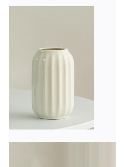 Nordic White Ceramic Vase for Fresh or Dried Flowers – Creative Tabletop Decor for Living Room