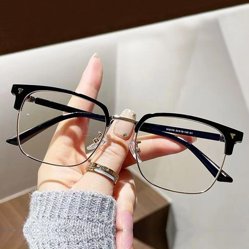 

Очки для близорукости с защитой от излучения и защитой от синего света -4