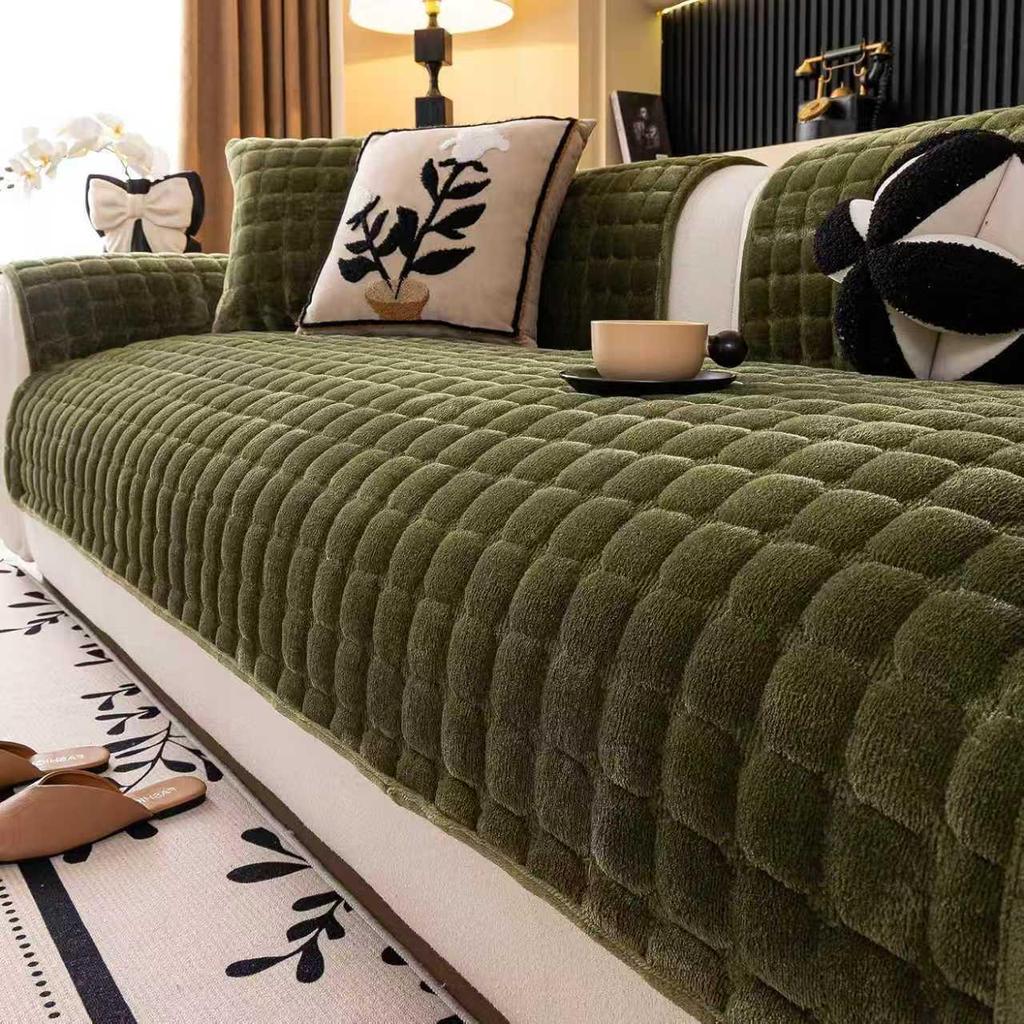Universal Plush Non-Slip Sofa Cover: Four Seasons Flannel Cushion