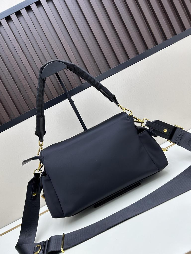 Lada House Unisex Messenger-Kameratasche aus recyceltem Nylon 2025: Modische, vielseitige Umhängetasche