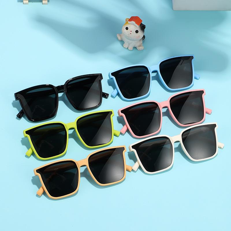 Kids' Trendy Polarized Sunglasses with UV Protection – Fashionable and Cool for Boys and Girls
