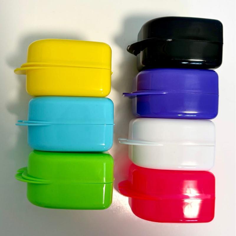 Colorful Plastic Denture Retainer Case With Ventilation Holes Durable For Daily Use Travel Mouthguard Storage