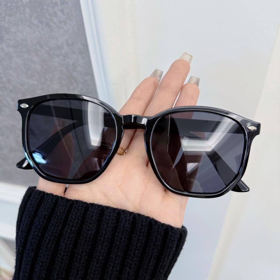 Fashionable Driving Sunglasses Female Male Sun Eyewear shoupai Premium Quality Comfortable Daily Wear