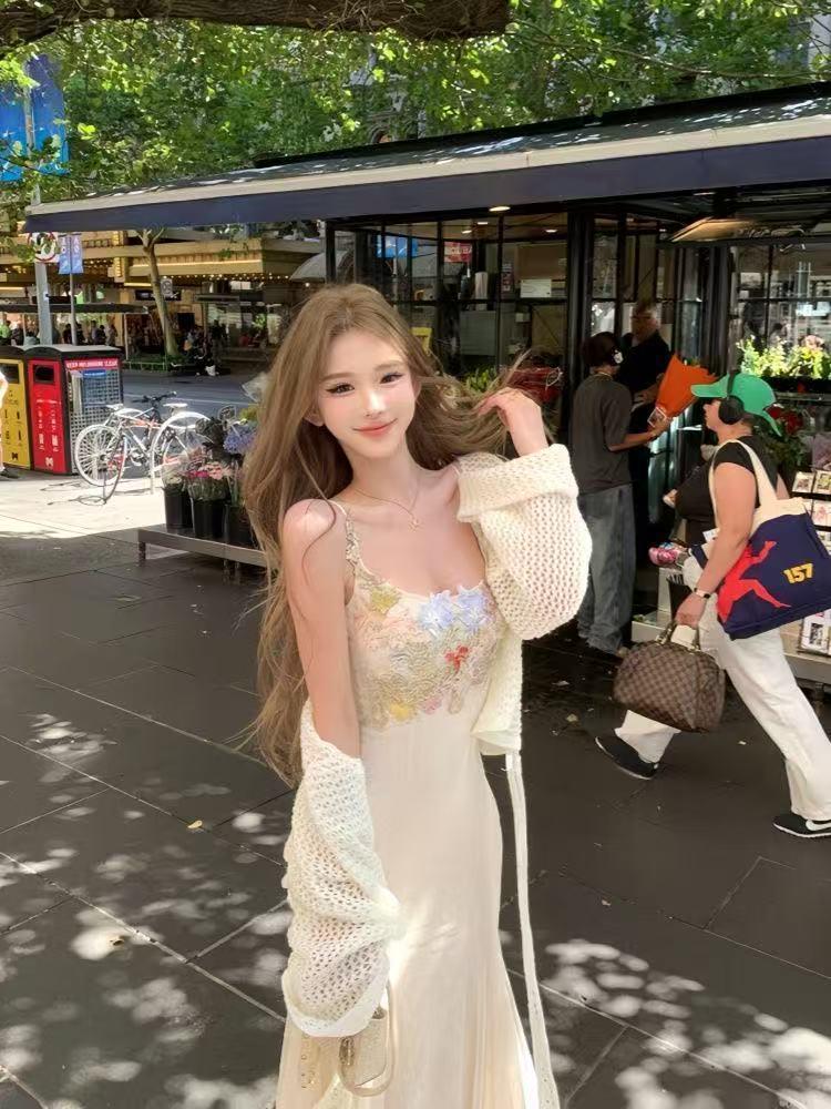 Damen Figurbetontes Fishtail-Kleid mit Blumenspitzen-Netz - Schlankmachende Spaghettiträger, Taillenbetonend, Sanfter Stil für Frühling und Sommer