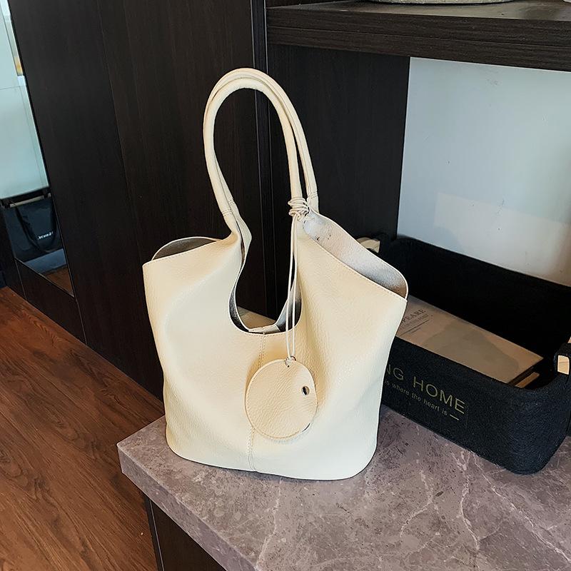 

Премиальная сумка женская новая модная большая вместительная сумка-тоут под мышкой летняя универсальная сумка на плечо