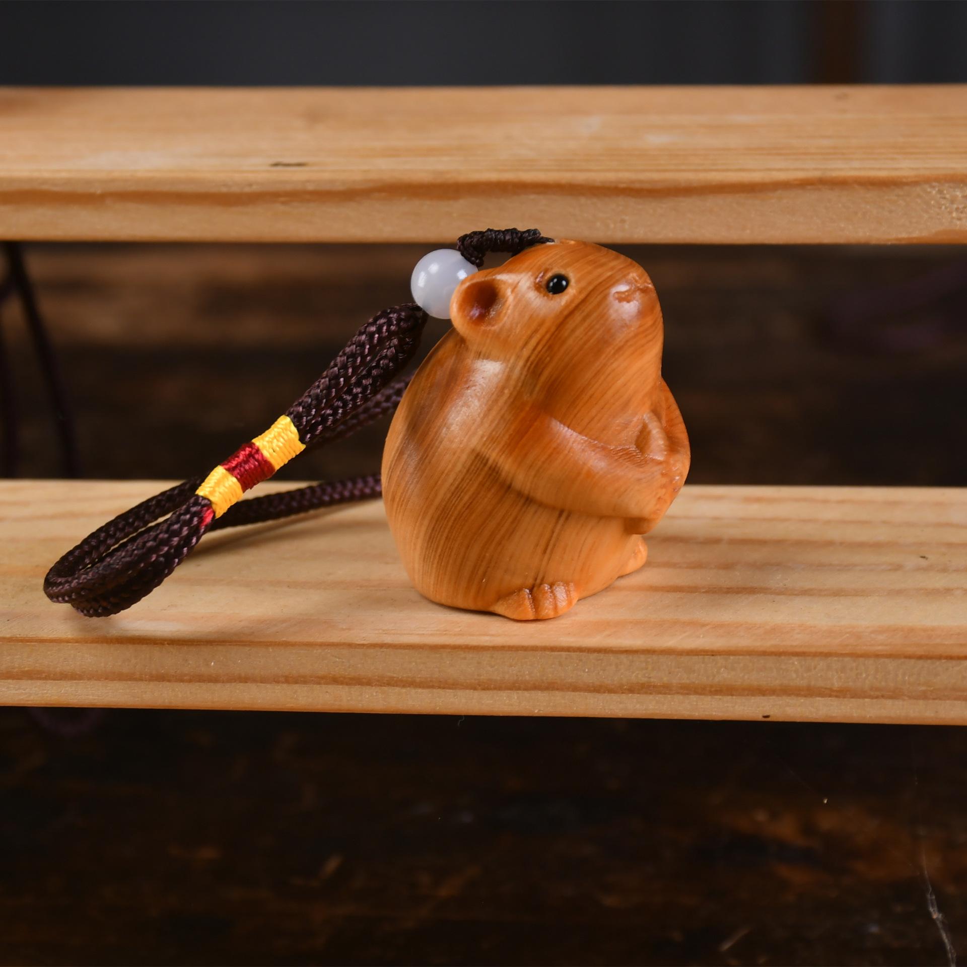 

Миниатюрная резьба по дереву из кипариса, фигурка хомяка для гурманов, милые деревянные фигурки животных Зодиака Крысы, украшение для интерьера дома