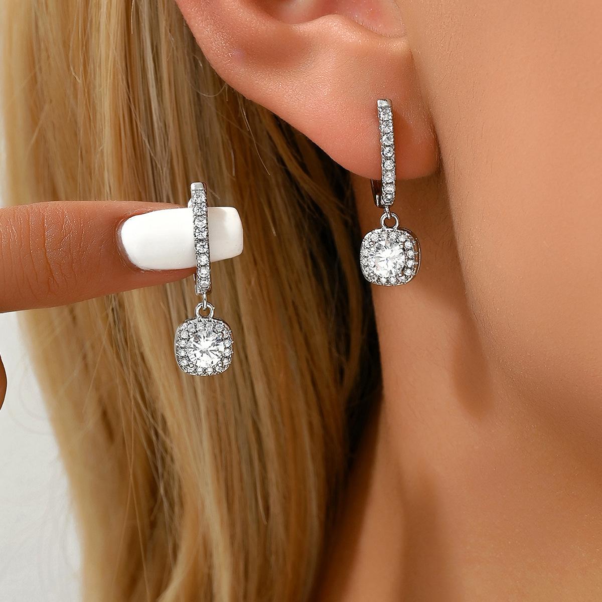 

Простые и модные темпераментные серьги, женские серьги с инкрустацией из циркония и бриллиантов, серьги высокого класса.