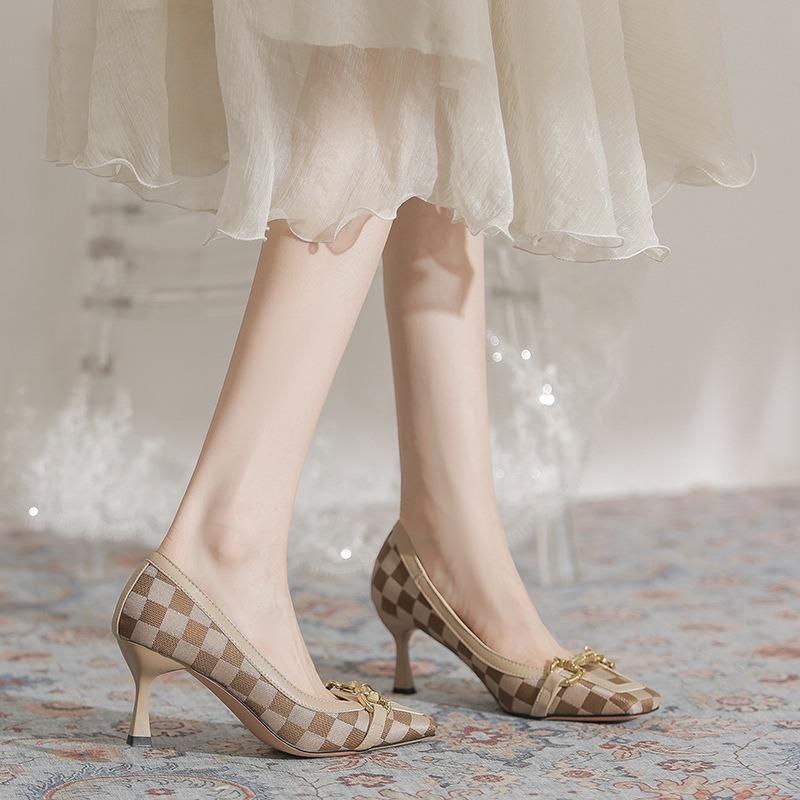 Horse buckle thin heel square head high heels women's spring new retro temperament printed commuter shoes