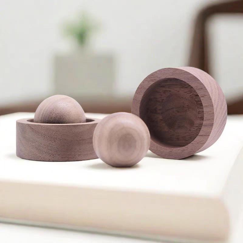 

Премиальный автомобильный аромадиффузор из черного ореха