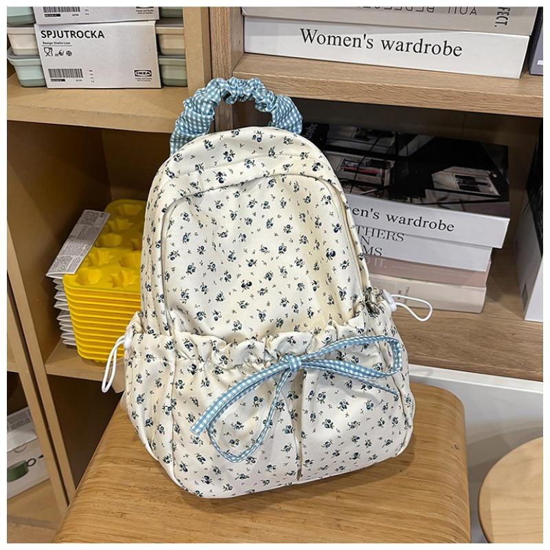 New fresh, sweet and cute little flower backpack, lightweight spring outing for junior and high school students, and large-capacity backpack.