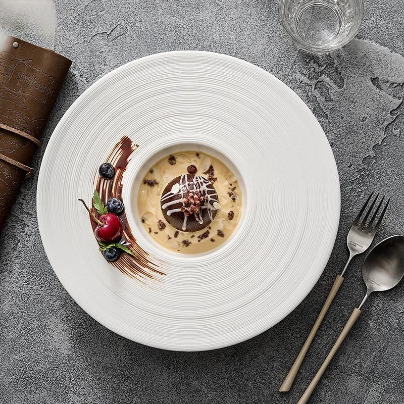 Einfache weiße Keramik-Kochgerichte Nordic Restaurant Molekularküche Hauptgericht Kreative Pasta Dessertteller Geschirr