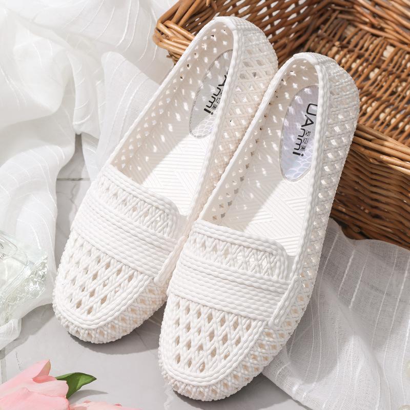 Casual women's net shoes flat bottom breathable hollow baotou hole in the hole mother shoes nurse shoes outdoor beach shoes