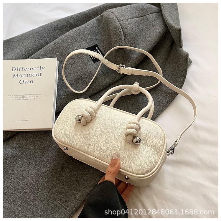 

Модная женская сумочка 2025 весна новая инс простая сумка бостон нишевый дизайн плечевая сумка мессенджер белый