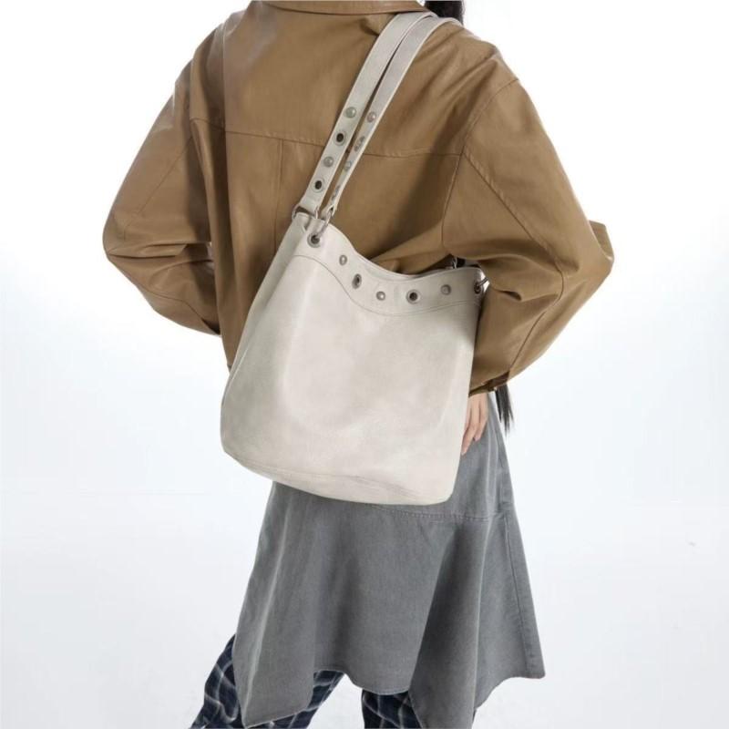 Retro Hot Girl White Rivet Tote Bag Women Punk Leather Large Capacity Shoulder Bag Ladies Fashion Commute Versatile Underarm Bag