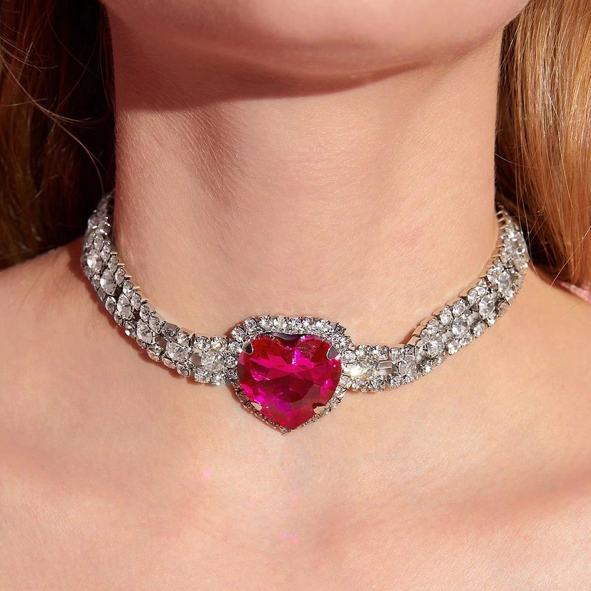 Elegant Heart Claw Chain Diamond Necklace - Versatile Luxury Choker for Banquets розы красного
